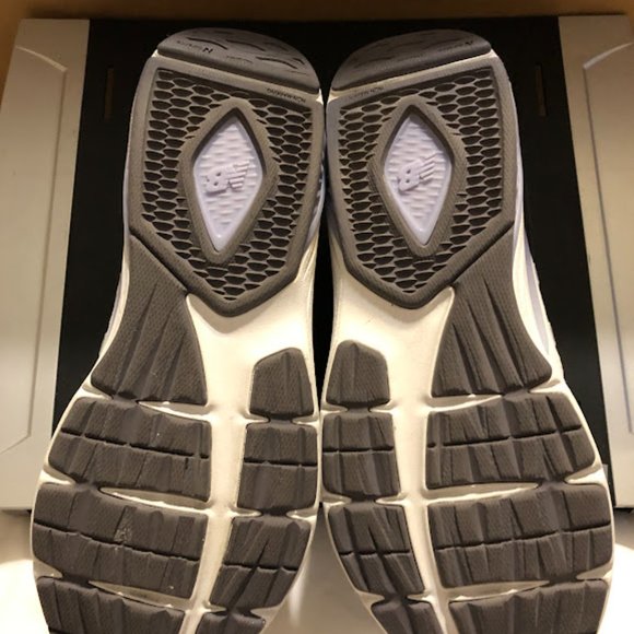 Brand New - Never Worn  NEW BALANCE WOMEN'S 847 V3  7.5 W with Lace Toggle lock - Picture 4 of 6